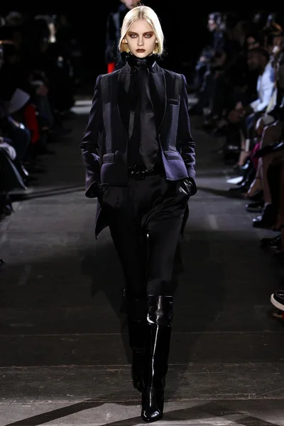 Look 25